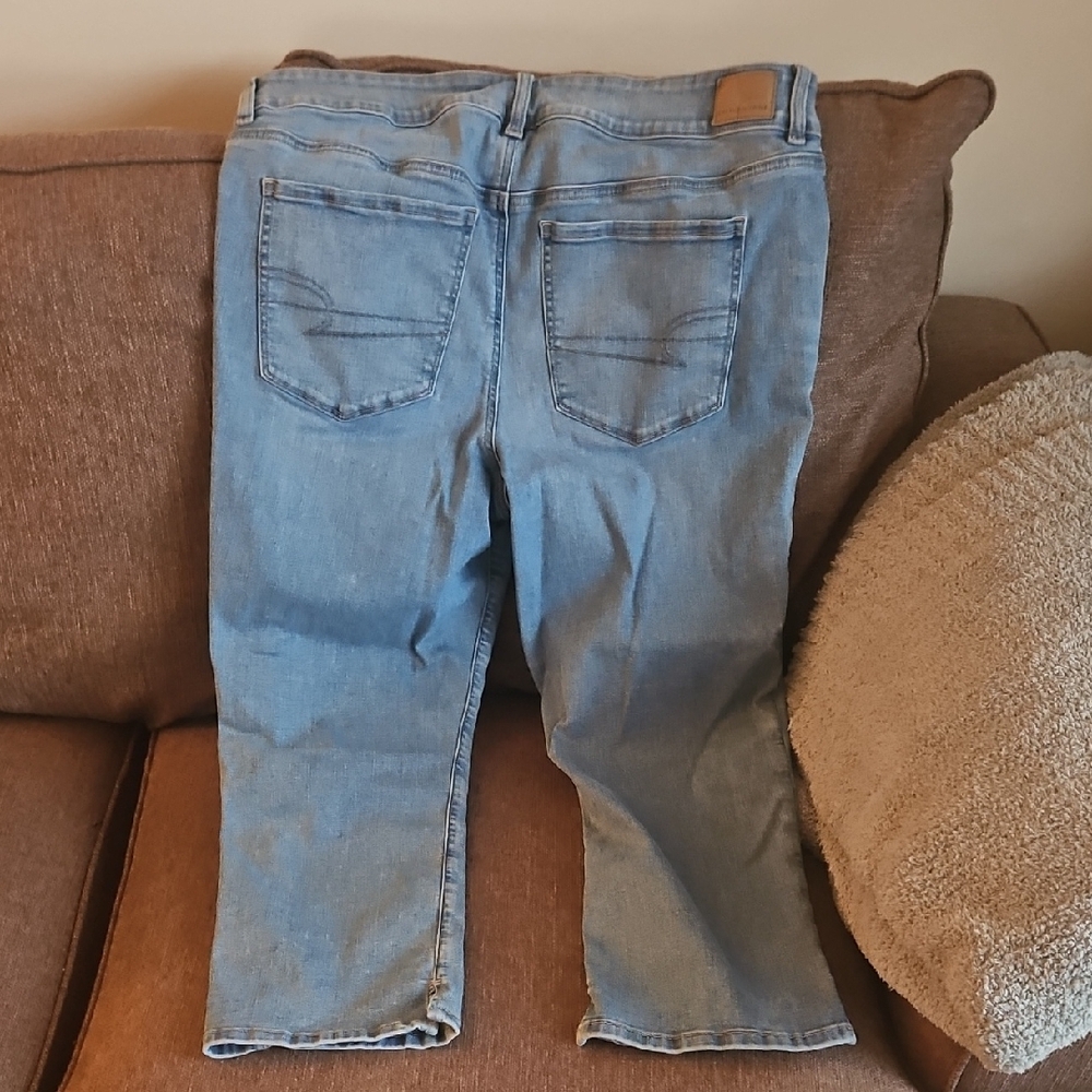 American Eagle Outfitters Light Blue Cropped Jeans - Picture 2 of 3